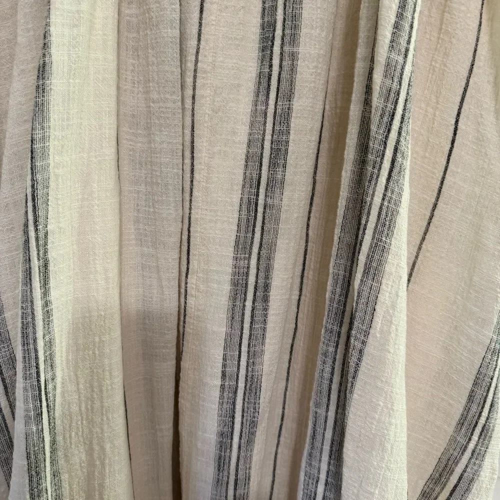 Abercrombie & Fitch Ivory & Black Wide-Flowy Crinkle Cotton Dress